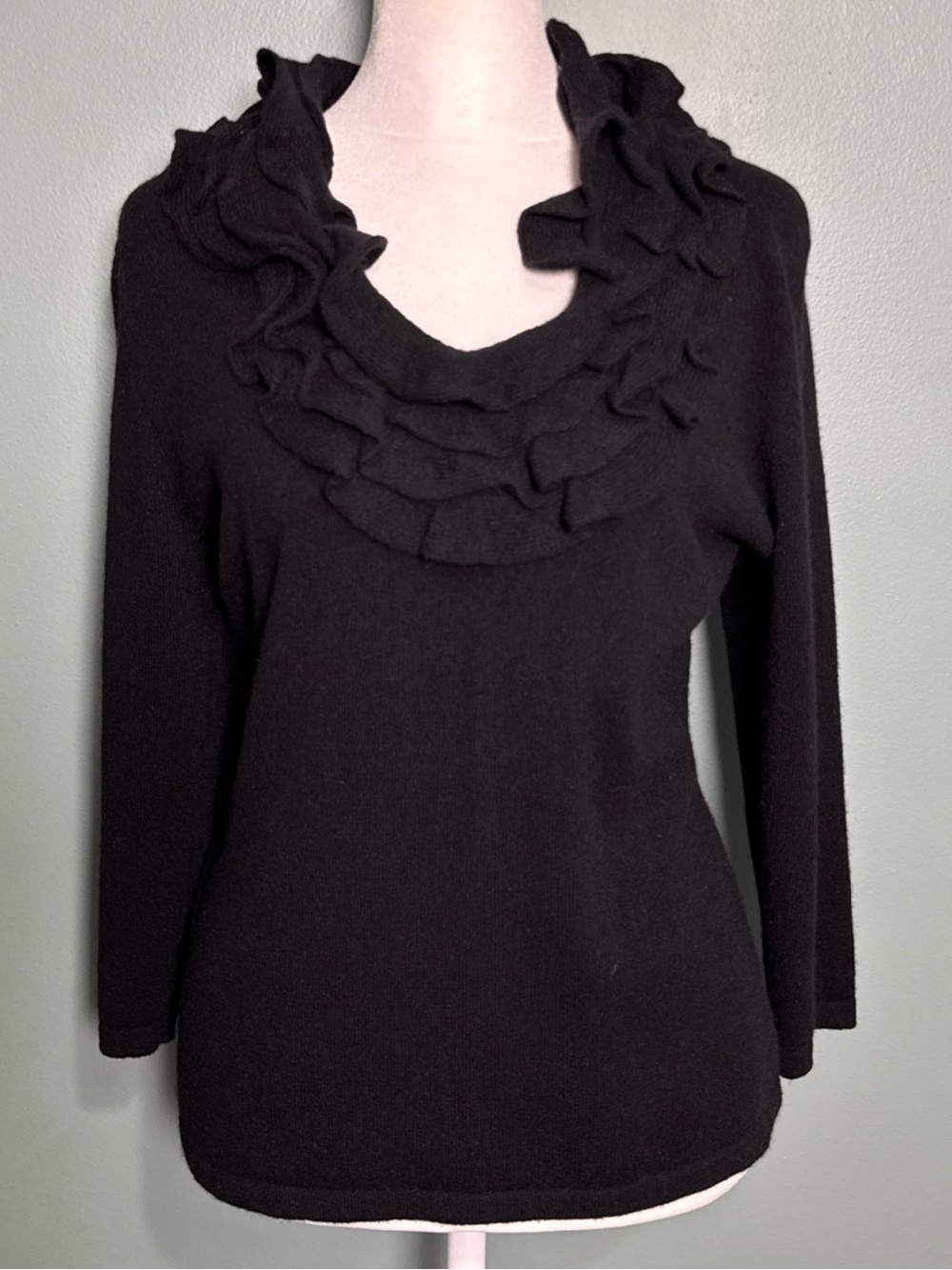 Saks Fifth Avenue Black Cashmere Pullover Sweater Size Large Ruffle V-neck